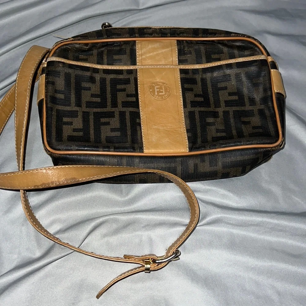 NOT FOR SALE. FENDI crossbody VINTAGE authentic - Picture 1 of 17